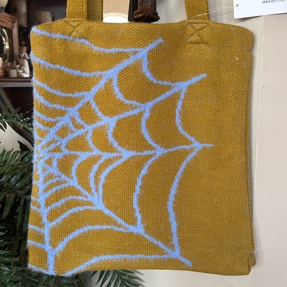 NWT Urban Outfitters Ellie Icon Knit Tote Chartreuse Spider Web Shoulder Bag - Picture 2 of 16